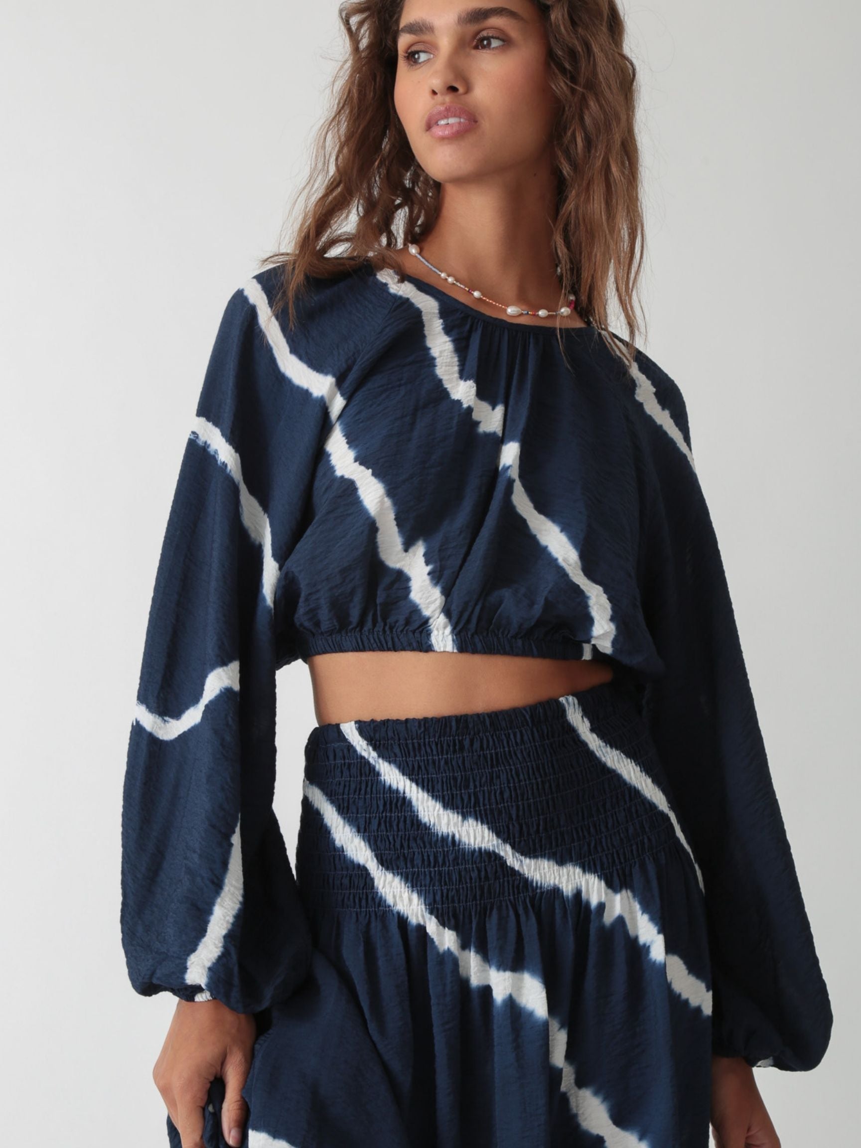 Abigail Top-Wavy Indigo – Electric & Rose Clothing