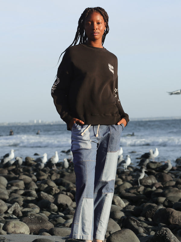 Atlas Retro Fleece Sweatshirt - Good Vybes Graphic