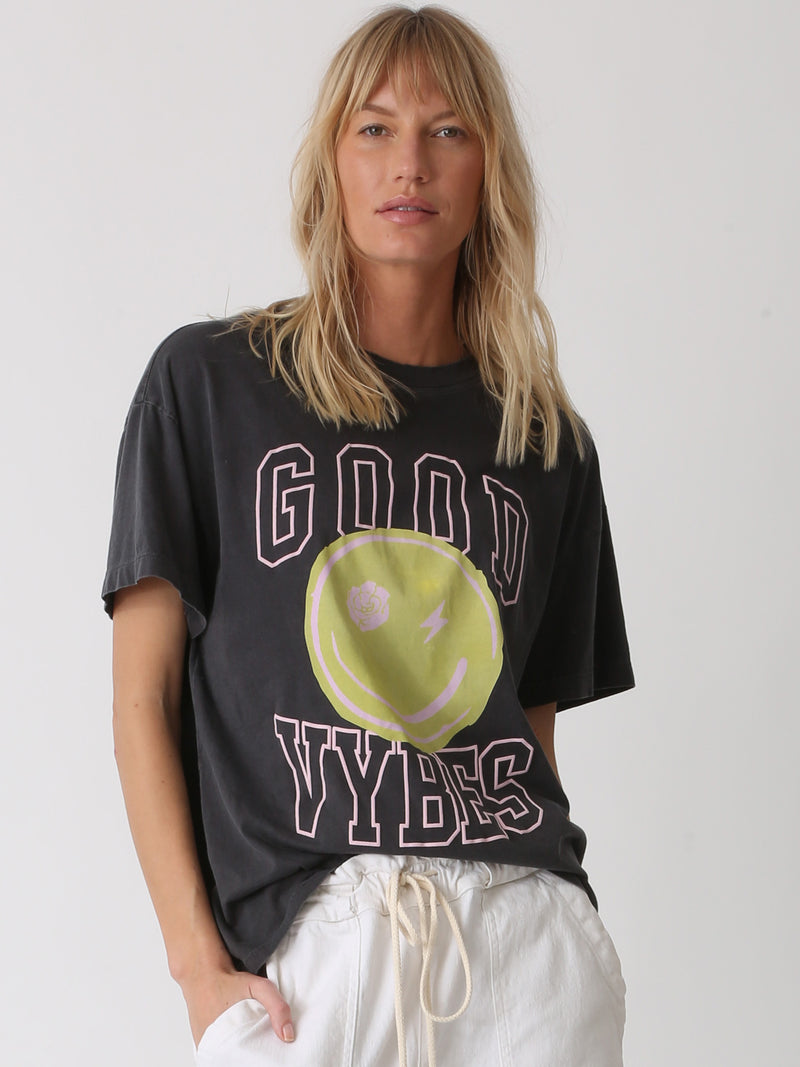 Signature Tee - Good Vybes Graphic
