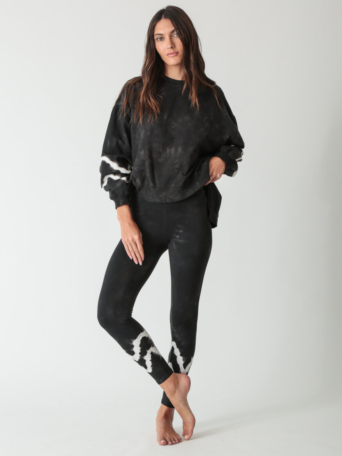 Neil Sweatshirt-Chevron Onyx/ Cloud – Electric & Rose Clothing